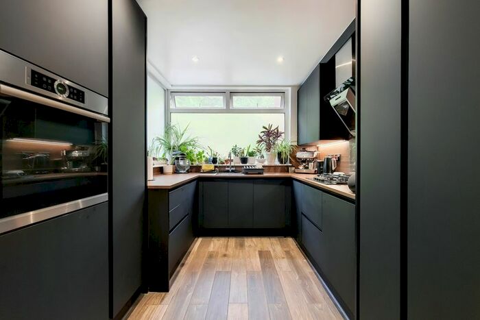 3 Bedroom Flat To Rent In St. John's Way, London, N19