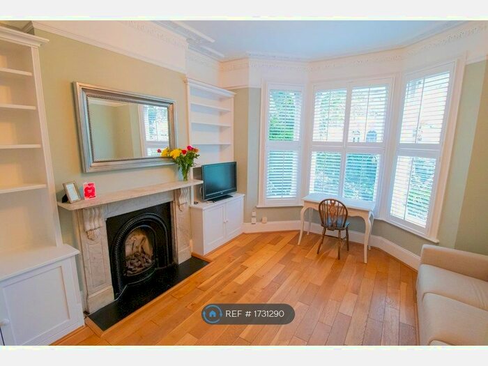 2 Bedroom Flat To Rent In Balham, London, SW12