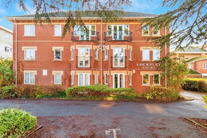 2 Bedroom Flat For Sale In Archers Road, Southampton, SO15