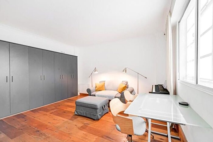 Studio To Rent In Portland Place, Fitzrovia, London, W1B