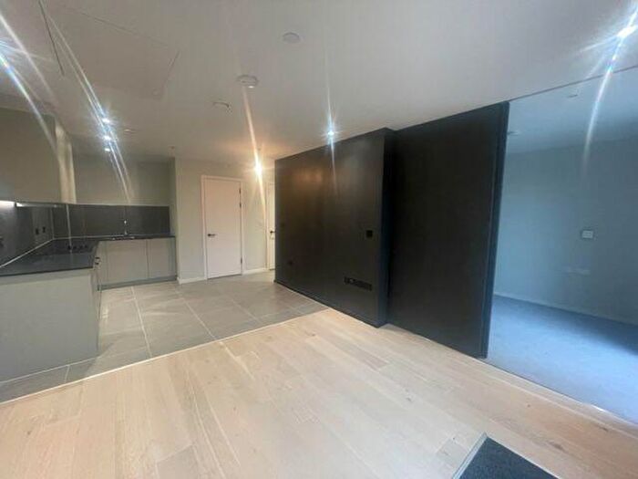 1 Bedroom Apartment To Rent In City Gardens, Castlefield, M15