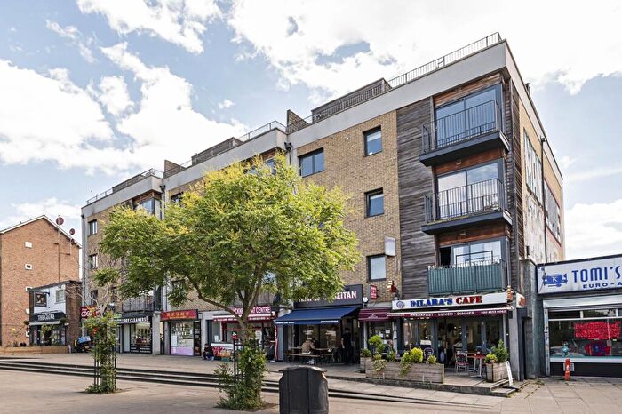 2 Bedroom Flat To Rent In Morning Lane, Hackney, London, E9