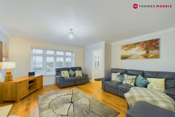 4 Bedroom Semi-Detached House For Sale In Station Road, Tempsford, Sandy, SG19