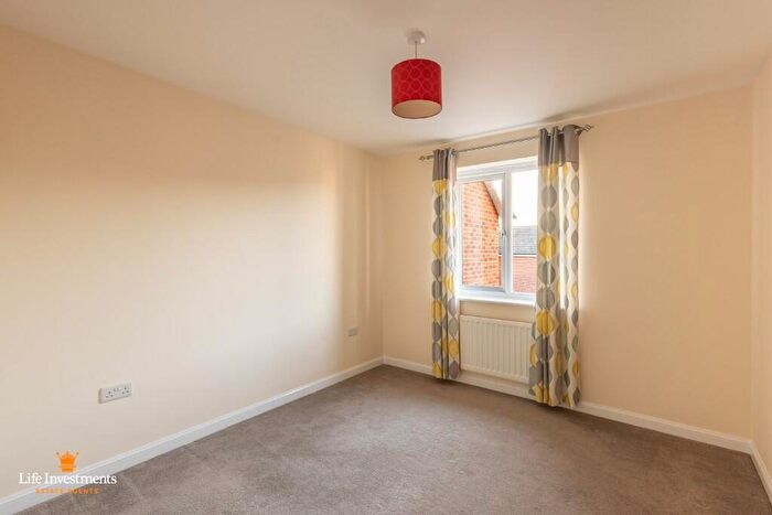 2 Bedroom Coach House To Rent In Lower Lodge Avenue, Rugby, Warwickshire, CV21