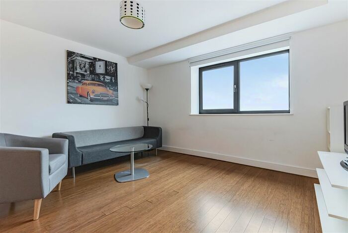 2 Bedroom Flat To Rent In Beeston Road, Beeston, Leeds, LS11