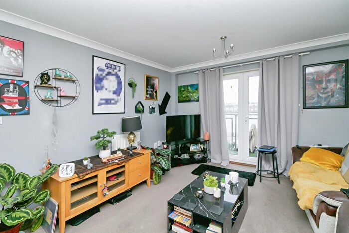 2 Bedroom Flat For Sale In Y Rhodfa, Barry, CF63