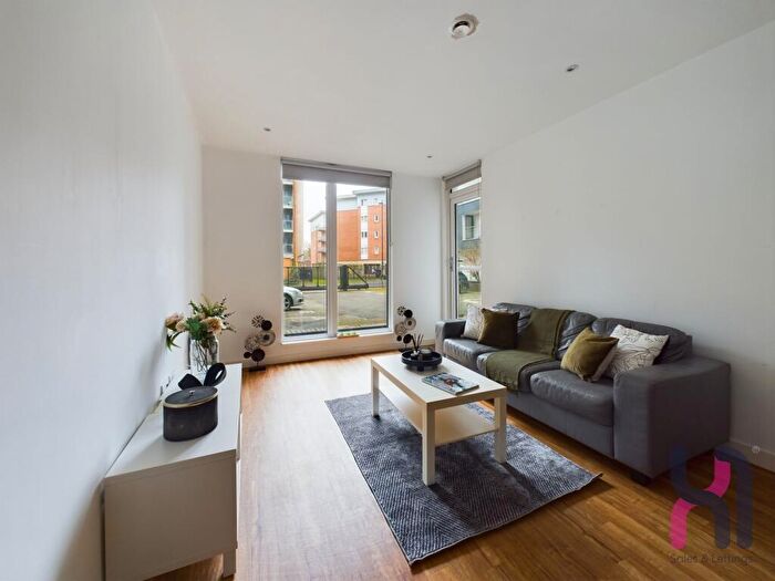 2 Bedroom Flat To Rent In Elmira Way, Salford Quays, M5