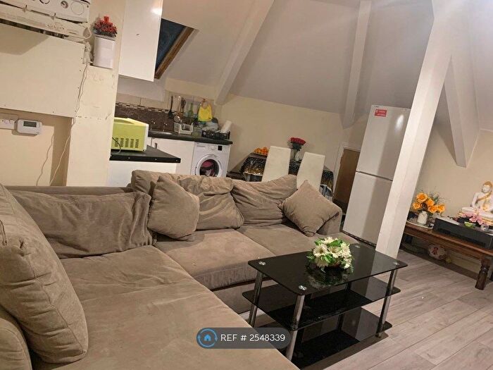 1 Bedroom Flat To Rent In Corporation Road, Newport, NP19