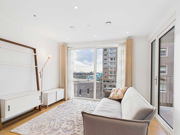 1 Bedroom Flat For Sale In Sayer Street, Elephant And Castle, SE17