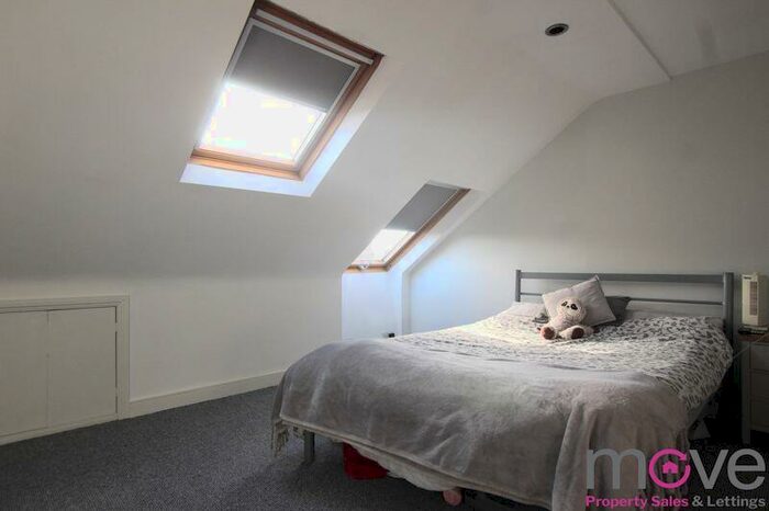 6 Bedroom Semi-Detached House To Rent In Lansdown Road, Gloucester, GL1