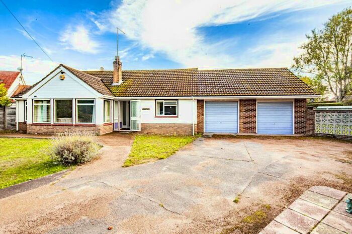 3 Bedroom Detached Bungalow For Sale In Salad Days, Upper Basildon, RG8