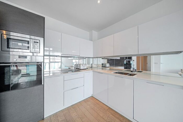 2 Bedroom Flat To Rent In River Gardens Walk, London, SE10