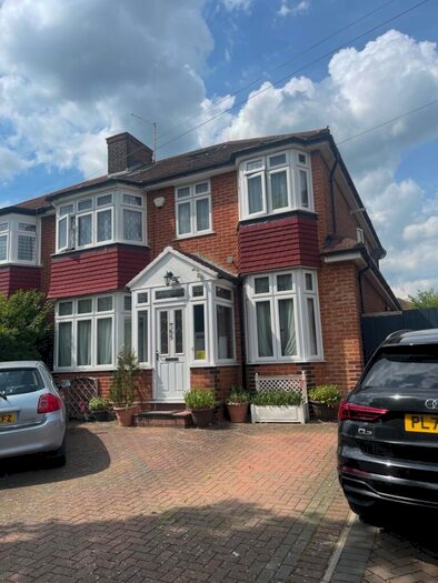 1 Bedroom Terraced House To Rent In Fountains Crescent, London, N14