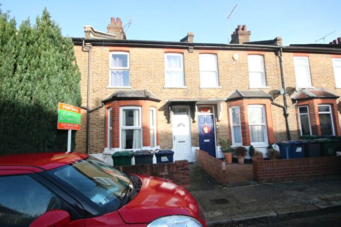 3 Bedroom House For Sale In Fredericks Place, London, N12