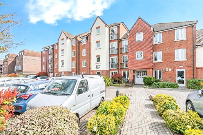 1 Bedroom Flat For Sale In Stockbridge Road, Chichester, West Sussex, PO19