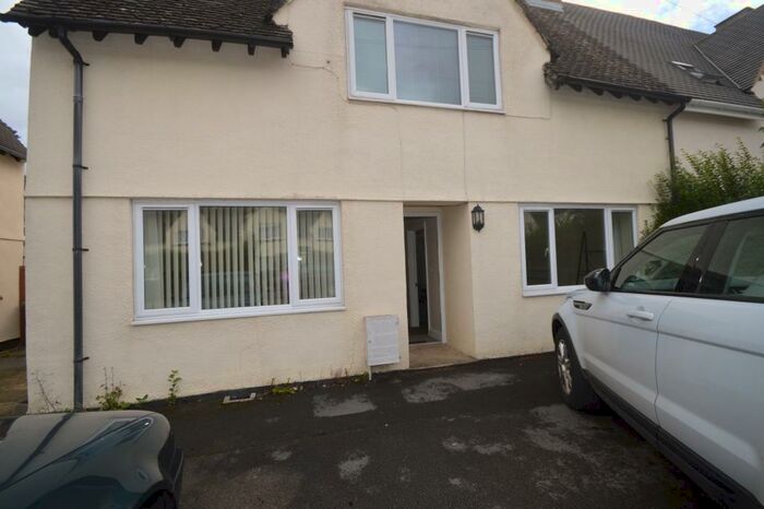 2 Bedroom Maisonette To Rent In Bathurst Road - Bed Fully Furnished Student Property In Chesterton, GL7