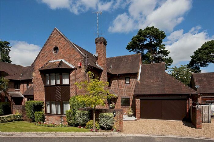 5 Bedroom Detached House To Rent In Walpole Park, Weybridge, Surrey, KT13