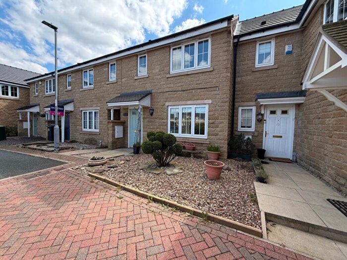 3 Bedroom Town House For Sale In School Street, Cottingley, Bingley, BD16