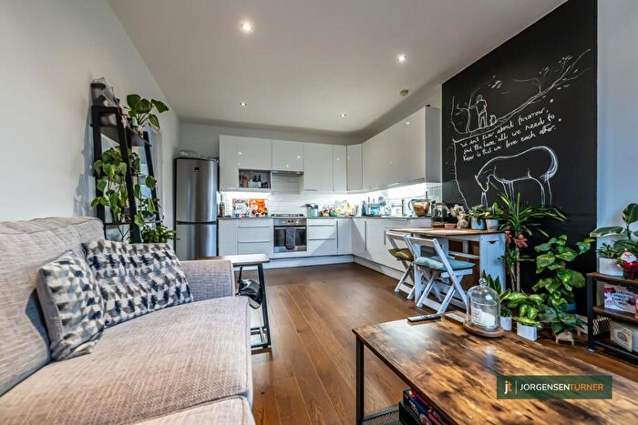 2 Bedroom Flat To Rent In Chichester Road, Kilburn Park, NW6