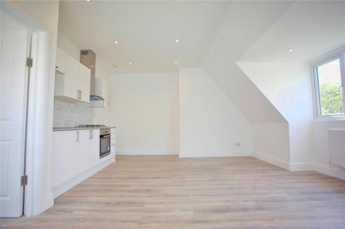 2 Bedroom Flat To Rent In Sunningfields Road, London, NW4