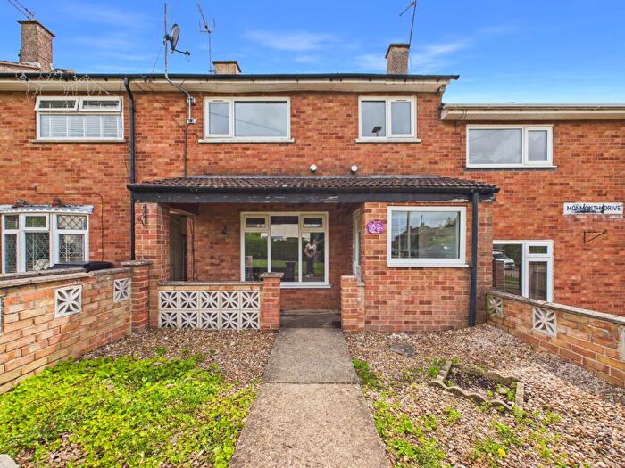 3 Bedroom End Of Terrace House For Sale In Monmouth Drive, Leicester, LE2
