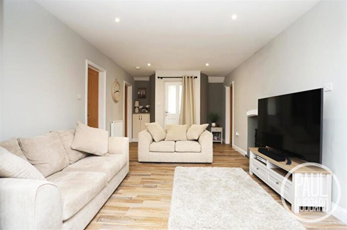 3 Bedroom Semi-Detached Bungalow For Sale In Oulton Street, Oulton, Lowestoft, NR32