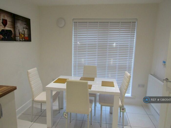 3 Bedroom Semi-Detached House To Rent In Mellor Street, Manchester, M40