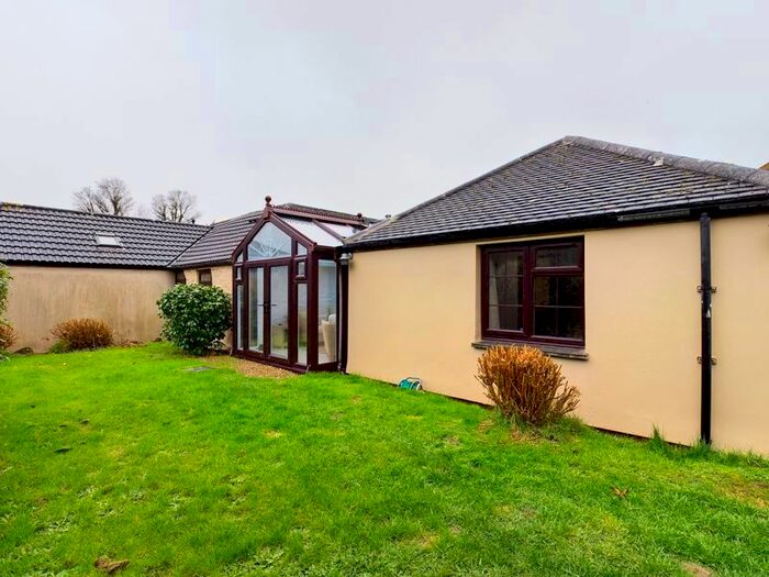 4 Bedroom Bungalow To Rent In Treverbyn Road, Falmouth TR11