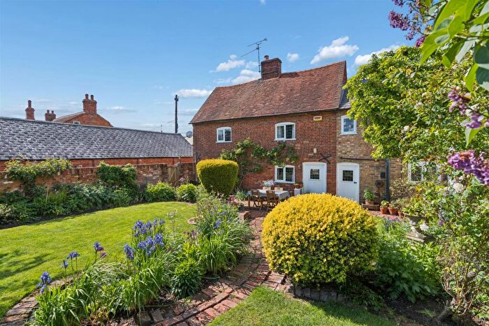 3 Bedroom Detached House For Sale In Dunton Road, Stewkley, Buckinghamshire, LU7