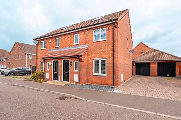 3 Bedroom Semi-Detached House For Sale In Robin Avenue, Harleston, IP20