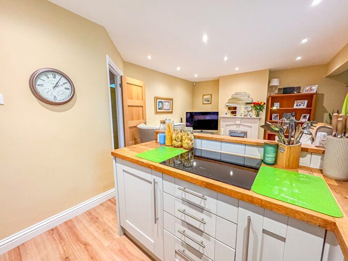 2 Bedroom Semi-Detached Bungalow For Sale In Willow Walk, Hockley, SS5