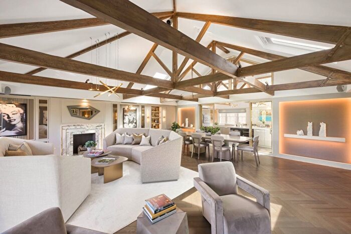 3 Bedroom Flat To Rent In Eaton Square, Belgravia, SW1W