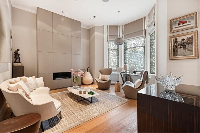 2 Bedroom Flat For Sale In Tregunter Road, Chelsea, SW10