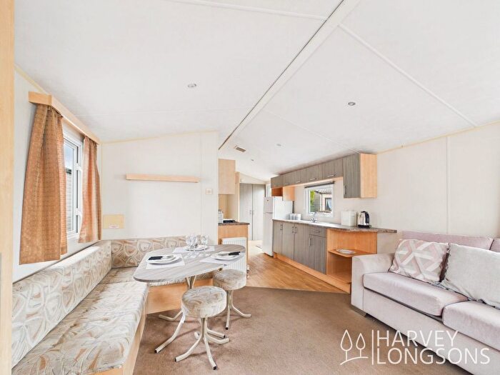 2 Bedroom Park Home For Sale In Walton Avenue, Felixstowe, IP11
