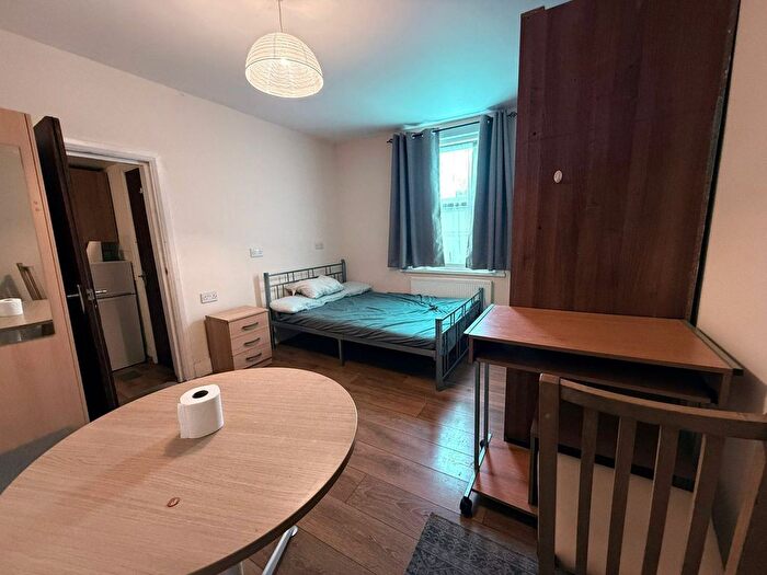 1 Bedroom Studio To Rent In Ilford, IG1