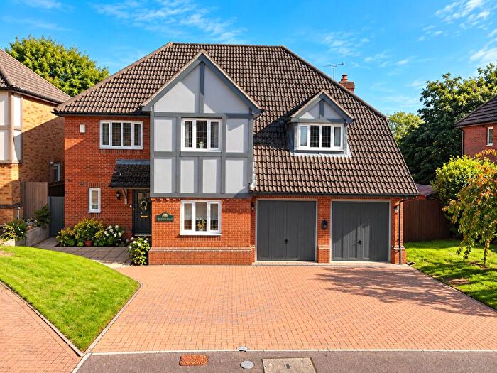 5 Bedroom Detached House For Sale In Wentworth Gardens, Toddington, Dunstable, Bedfordshire, LU5