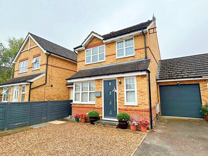 3 Bedroom Link Detached House To Rent In Sand Hill, Farnborough, GU14
