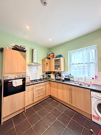 2 Bedroom Flat To Rent In Eldon Road, N22