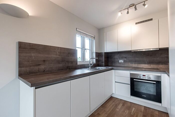 1 Bedroom Flat To Rent In Cotton Avenue, London, W3