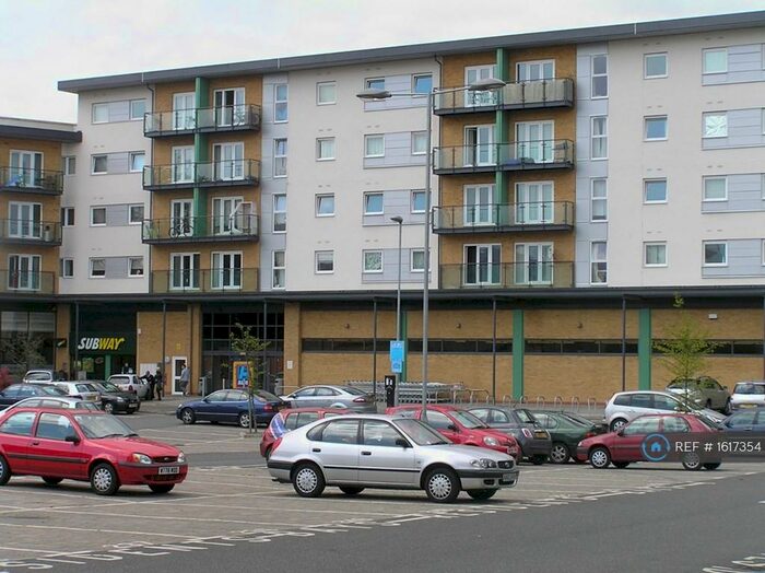 2 Bedroom Flat To Rent In Parkhouse Court, Hatfield, AL10