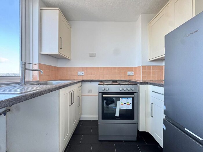 2 Bedroom Apartment To Rent In Furze Hill House, Brighton, BN3