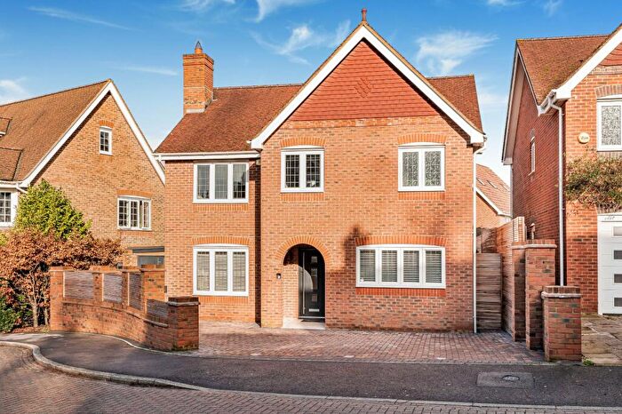 4 Bedroom Detached House For Sale In Kings Worthy Road, Fleet, Hampshire, GU51