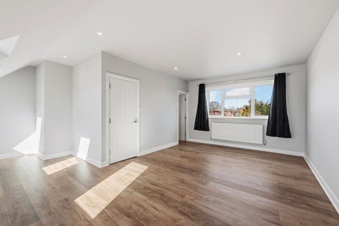 2 Bedroom Flat To Rent In Malden Road, Worcester Park, KT4