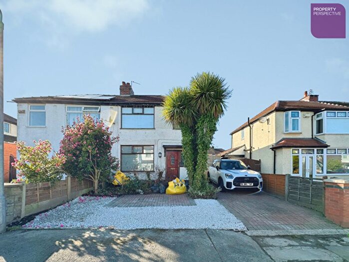 3 Bedroom Semi Detached House For Sale In Glenmore Avenue, Farnworth, Bolton, BL4