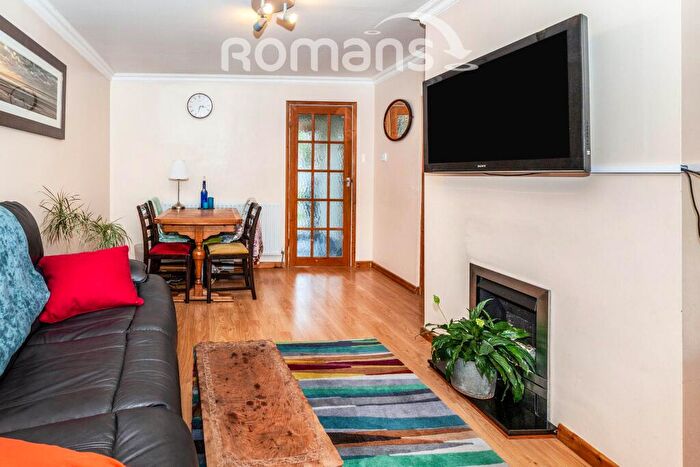 2 Bedroom Terraced House To Rent In Woodstock Close, SL6