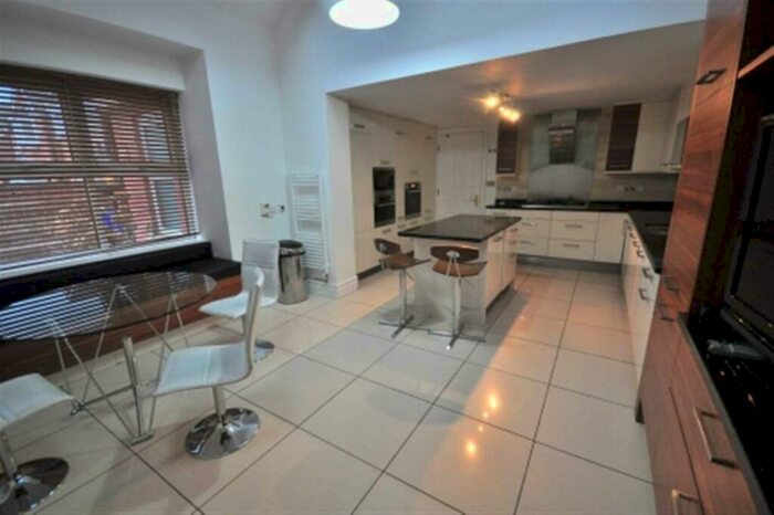 6 Bedroom Semi-Detached House To Rent In Meridian Place, Withington, M20