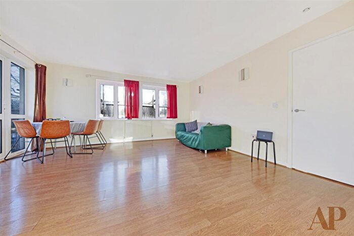 1 Bedroom Apartment To Rent In Aspect House, Manchester Road, E14