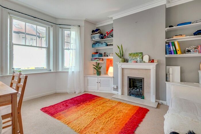 2 Bedroom Flat To Rent In Vera Road, Fulham, SW6