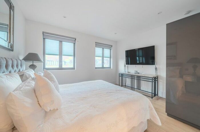 4 Bedroom Town House To Rent In Greenwich High Road, London, SE10