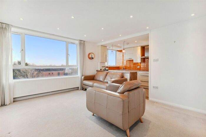 2 Bedroom Flat To Rent In Heathfield Road, London, SW18